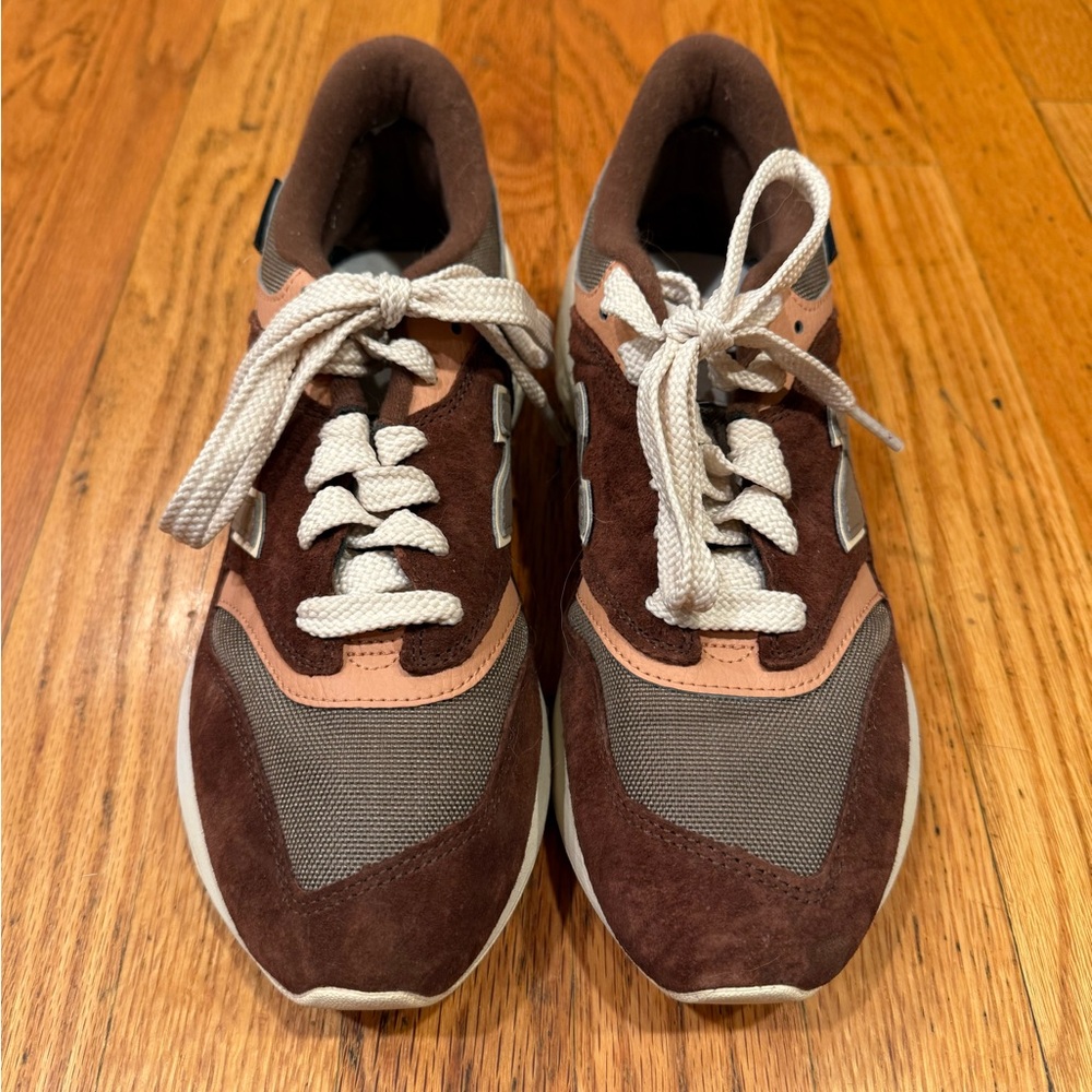 New Balance Women's 997R Sneakers in brown/beige/pink - Picture 3 of 6